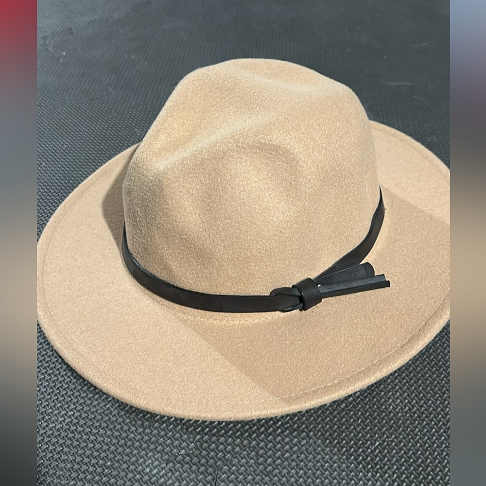 Women’s Beige Fedora Hat